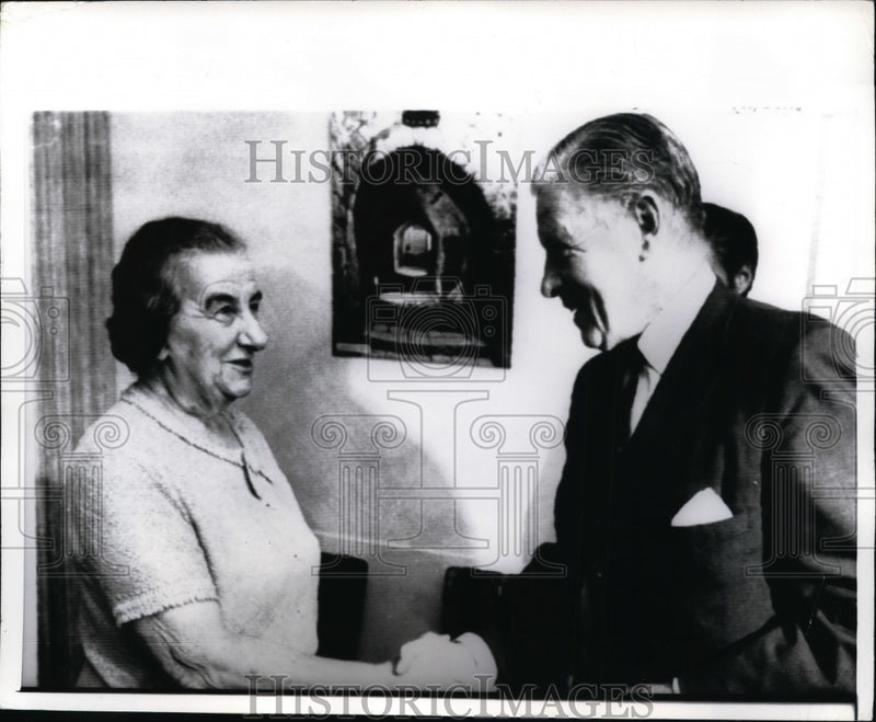 Load image into Gallery viewer, 1970 Press Photo Golda Meir, George L. Murphy Shake Hands in Tel Aviv, Israel
