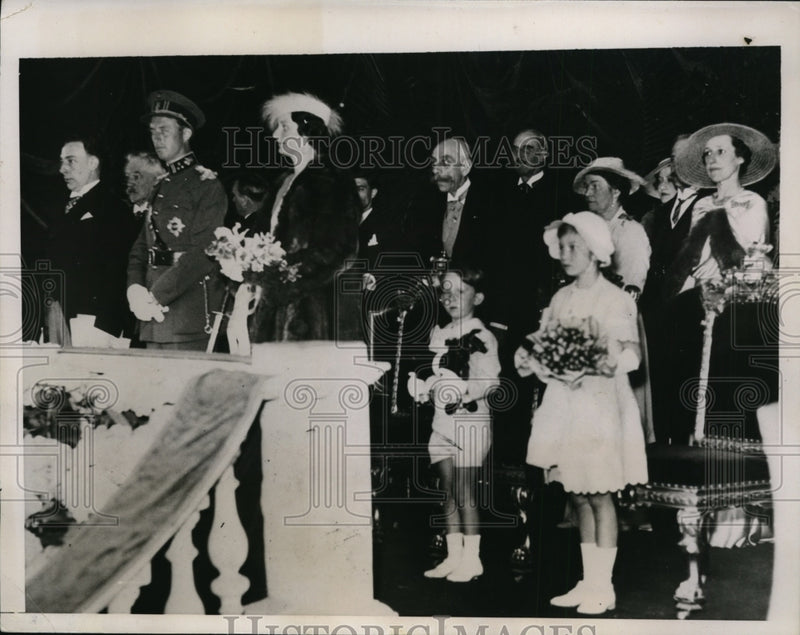 Load image into Gallery viewer, 1935 Press Photo Belgium Royal Family at Brussels Horse Show - nef48745
