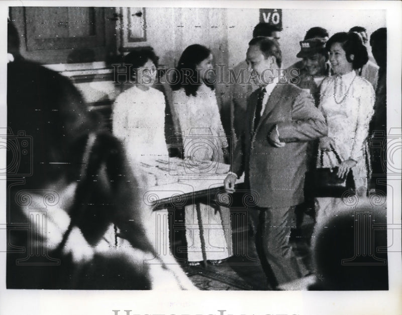 Load image into Gallery viewer, 1970 Press Photo Nguyen Van Thieu &amp; Wife Voting at City Hall, Saigon, Vietnam
