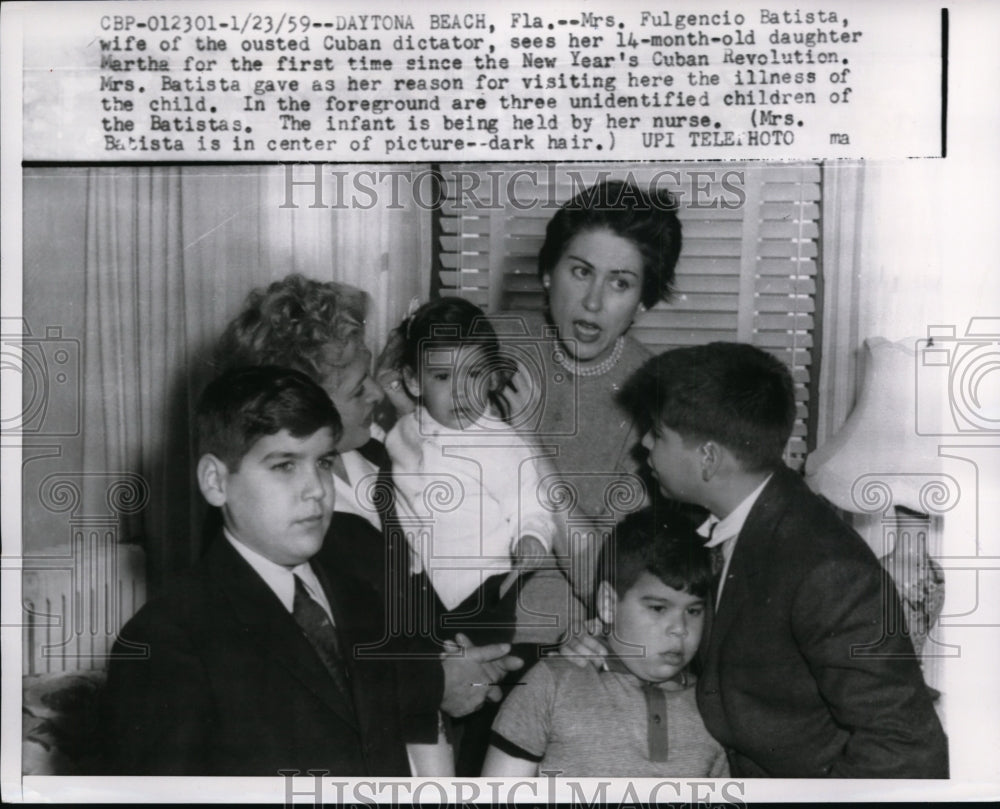 1959 Press Photo Marta Fernandez Batista & Children in Daytona Beach, Florida