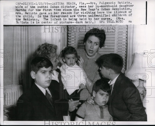 1959 Press Photo Marta Fernandez Batista & Children in Daytona Beach, Florida