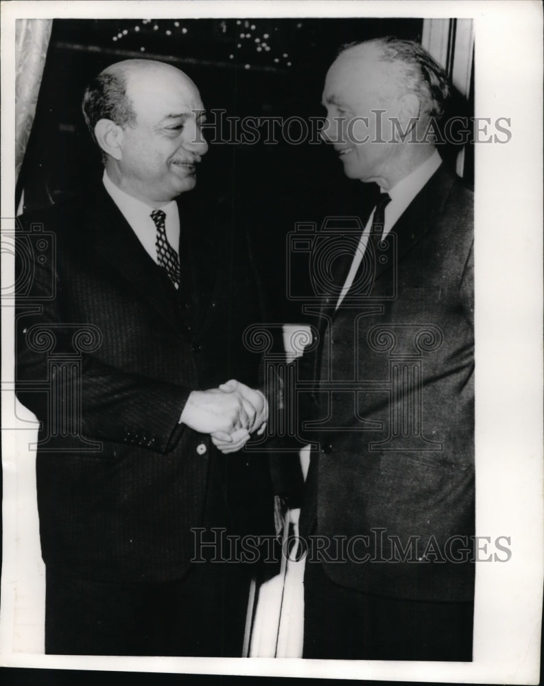 Load image into Gallery viewer, 1971 Press Photo Mahmouf Riad Egyptian Foreign Minister &amp; Lord Alec Douglas-Home
