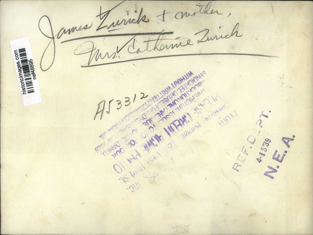 1939 Press Photo James Zurich and mother Mrs Catherine Zurich - nef48895