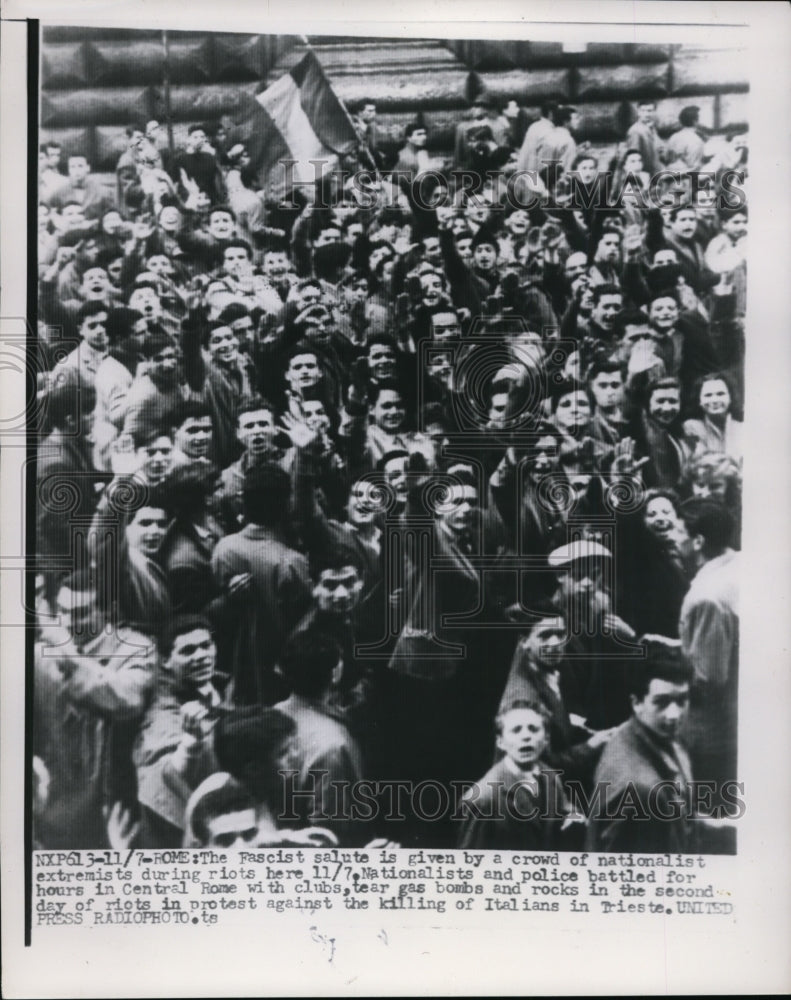 1953 Press Photo Fascist Salutes in Nationalist Extremist Riot in Rome, Italy