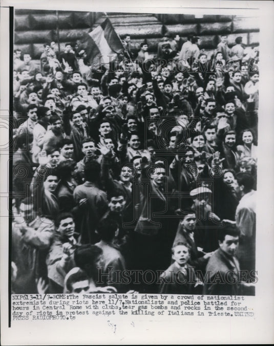 1953 Press Photo Fascist Salutes in Nationalist Extremist Riot in Rome, Italy