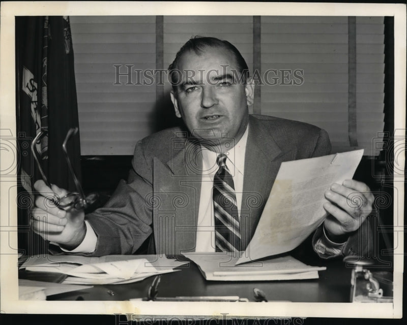 Load image into Gallery viewer, 1954 Press Photo Sen McCarthy Charge Three of Six Senators Are Against Him
