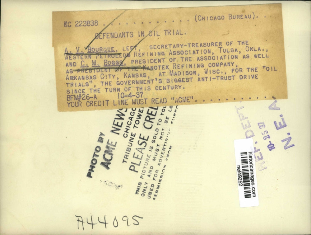 1937 Press Photo A.V. Bourque & C M Boggs Wait for the Oil Trials - nef49252