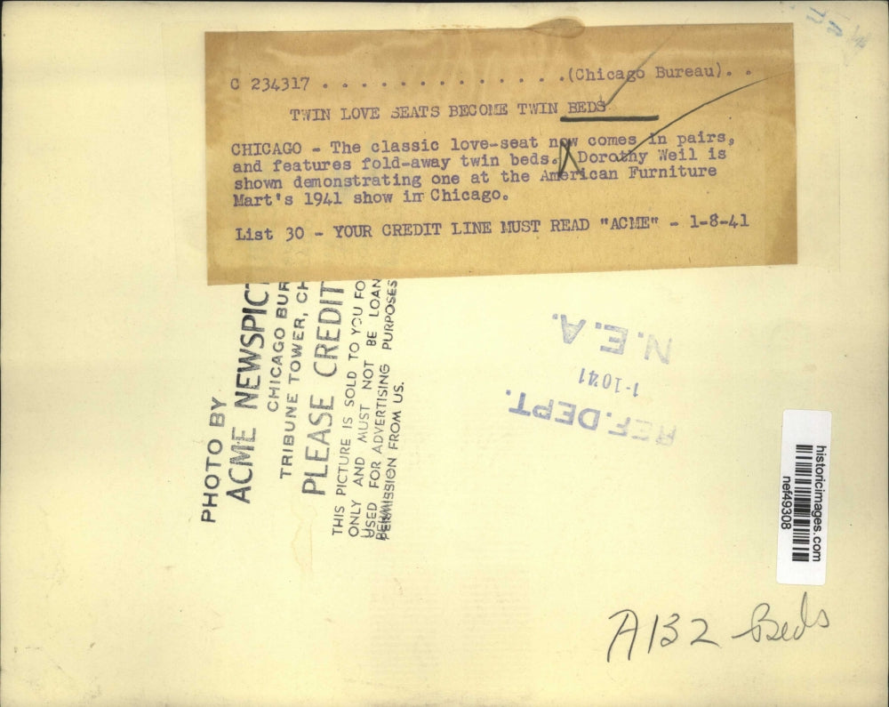 1941 Press Photo Dorothy Weil shown demonstrating seat become twin beds