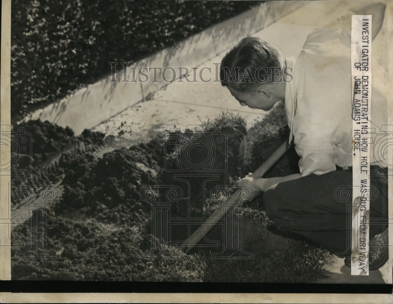 Load image into Gallery viewer, 1938 Press Photo Investigator Demonstrates How Hole Was Dug From John Adams Home

