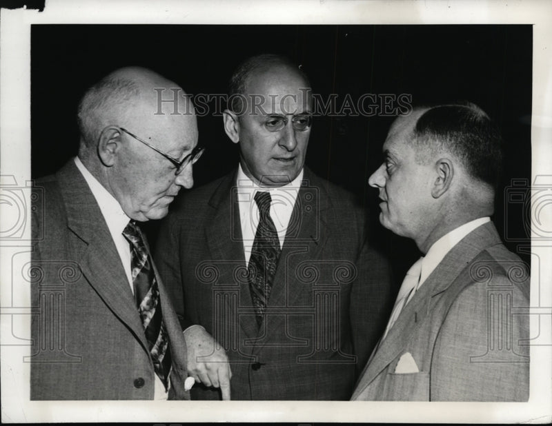 Load image into Gallery viewer, 1939 Press Photo Robert L. Doughton, Henry Morgenthau, Jr., Jere Cooper
