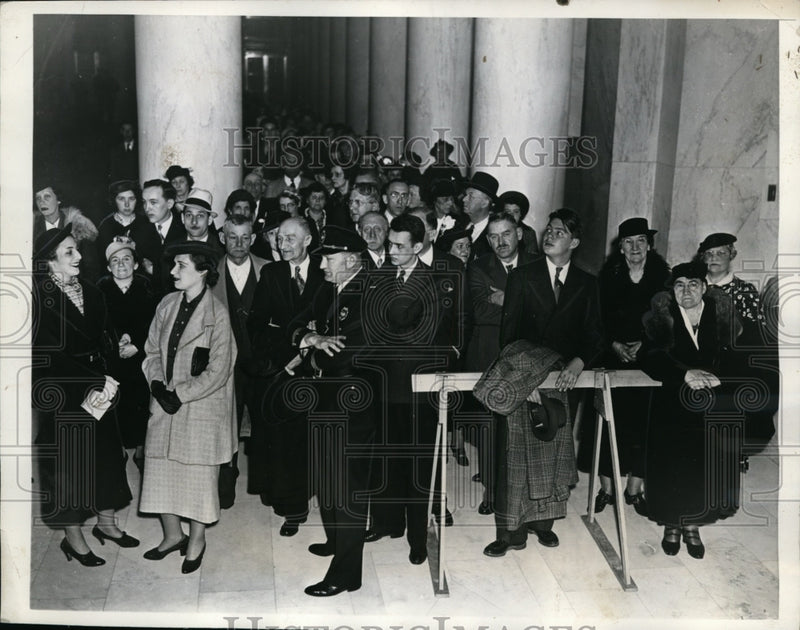 Load image into Gallery viewer, 1937 Press Photo Crowd Awaits Wagner Labor Relations Act Supreme Court Decisions
