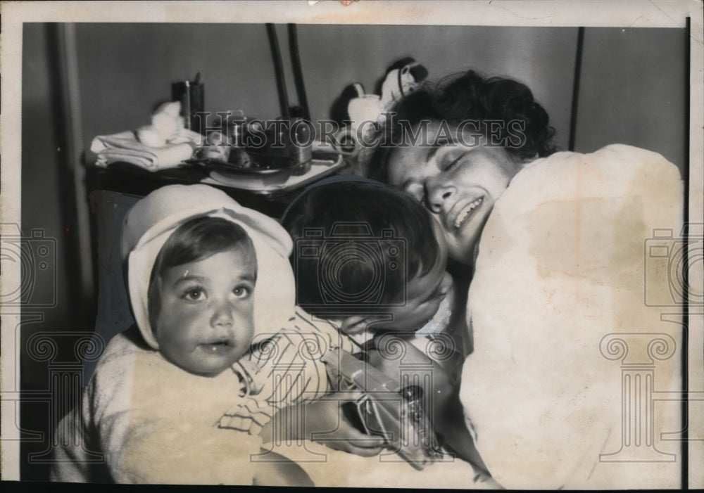 1955 Press Photo Hanna Marcus & Children at Mt. Zion Hospital, San Francisco