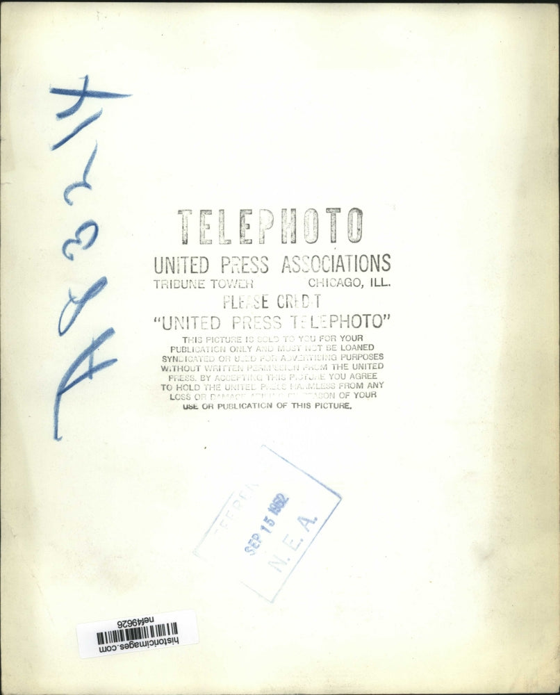 1952 Press Photo Gov.Adlai Stevenson writes speech for Labor Day in Michigan