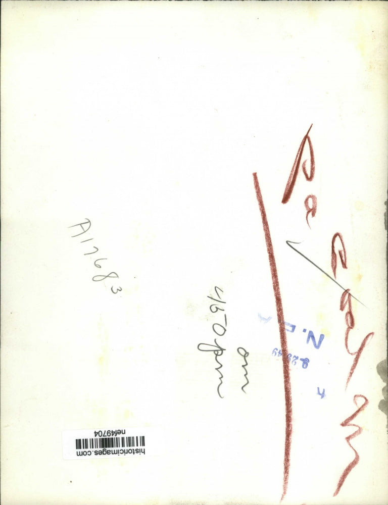 1949 Press Photo Mr.& Mrs.george Berger read news of Pittsburgh Coal Mine Strike