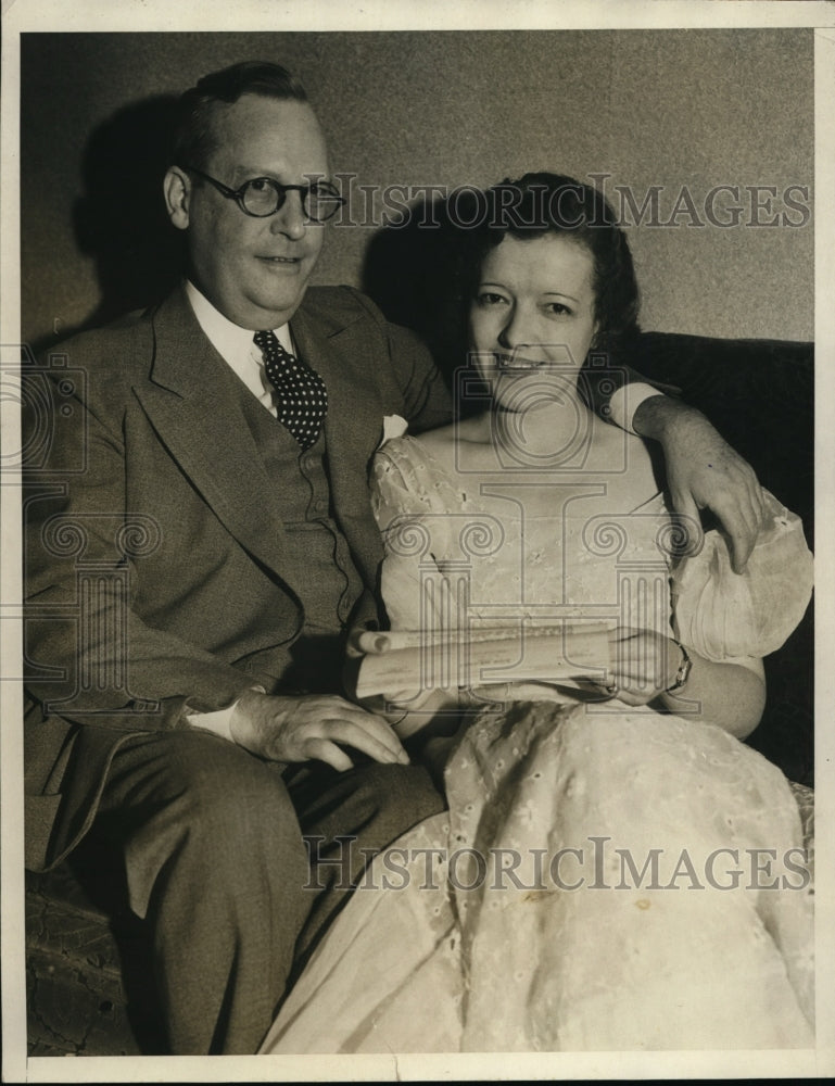 Load image into Gallery viewer, 1936 Press Photo Don Meaney and Dorothy Brown - nef49722
