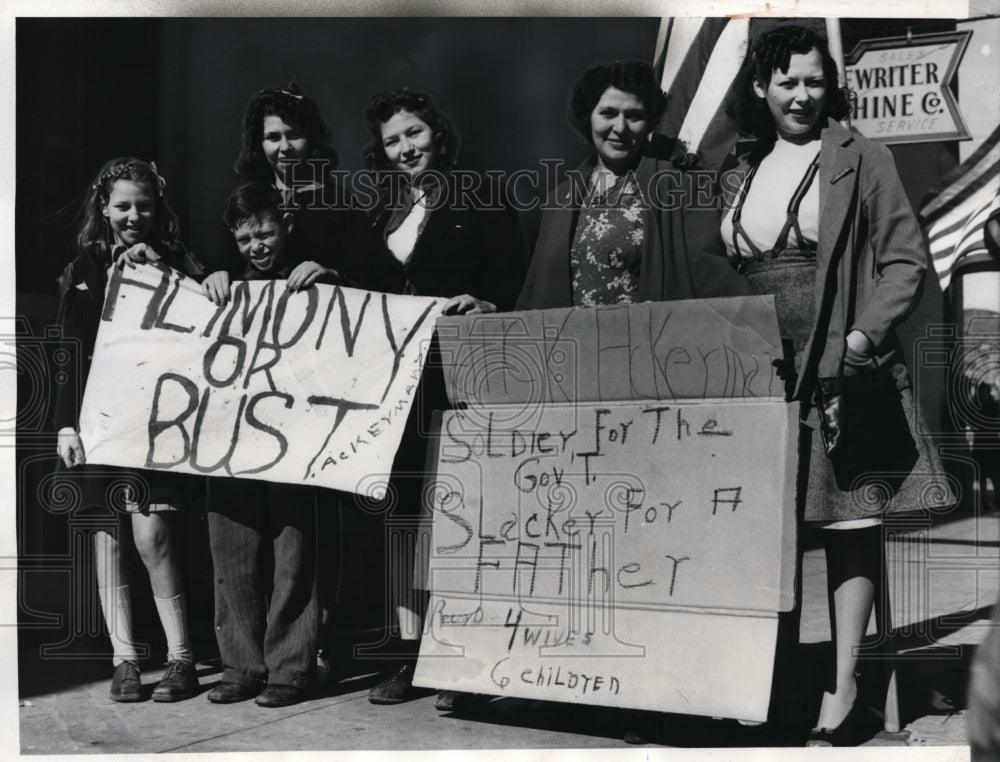 1940 Press Photo Family of Jack Ackerman Picketing for Alimony in Jonesboro, AR