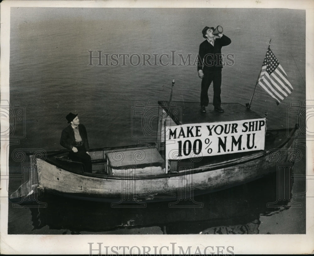 1939 Press Photo Seaman Picket Land and water in the Strike against Tanker Co.