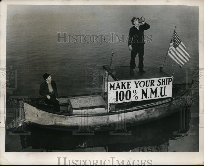 Load image into Gallery viewer, 1939 Press Photo Seaman Picket Land and water in the Strike against Tanker Co.
