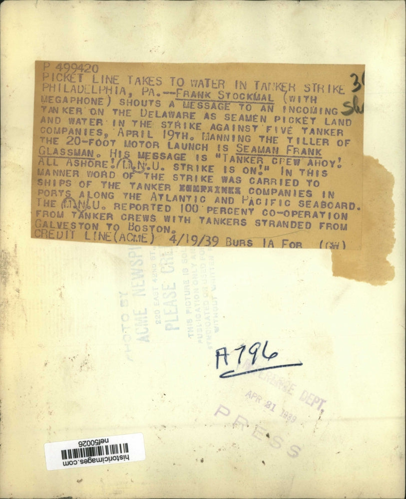 1939 Press Photo Seaman Picket Land and water in the Strike against Tanker Co.