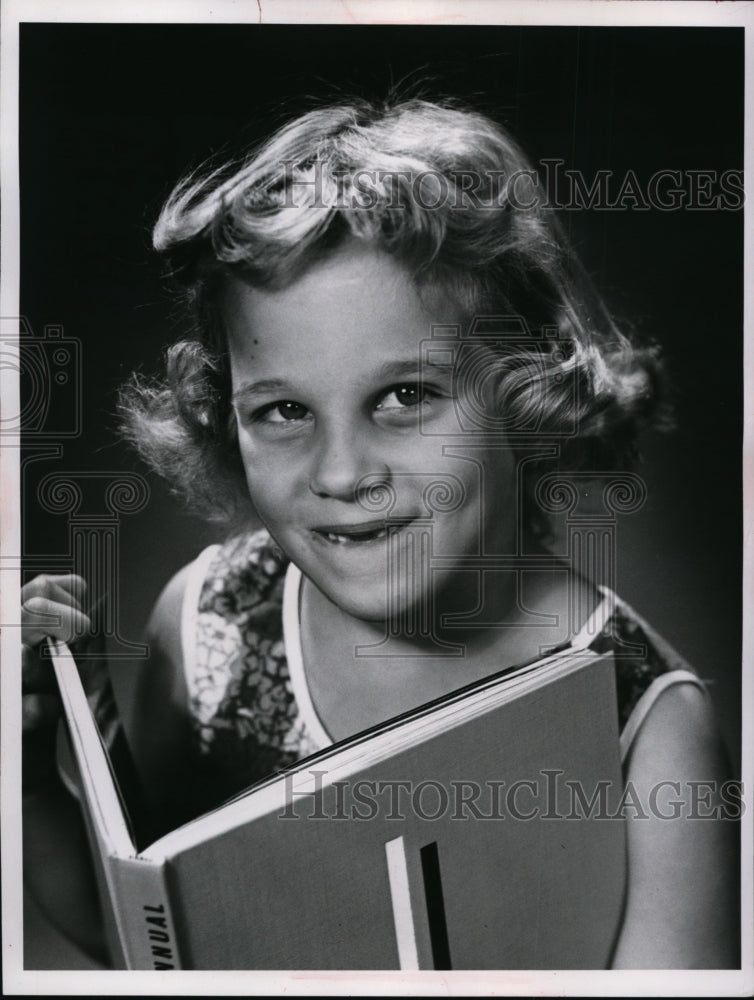1963 Press Photo Girl Christine Cieplowske of Cleveland, Ohio - nef50148