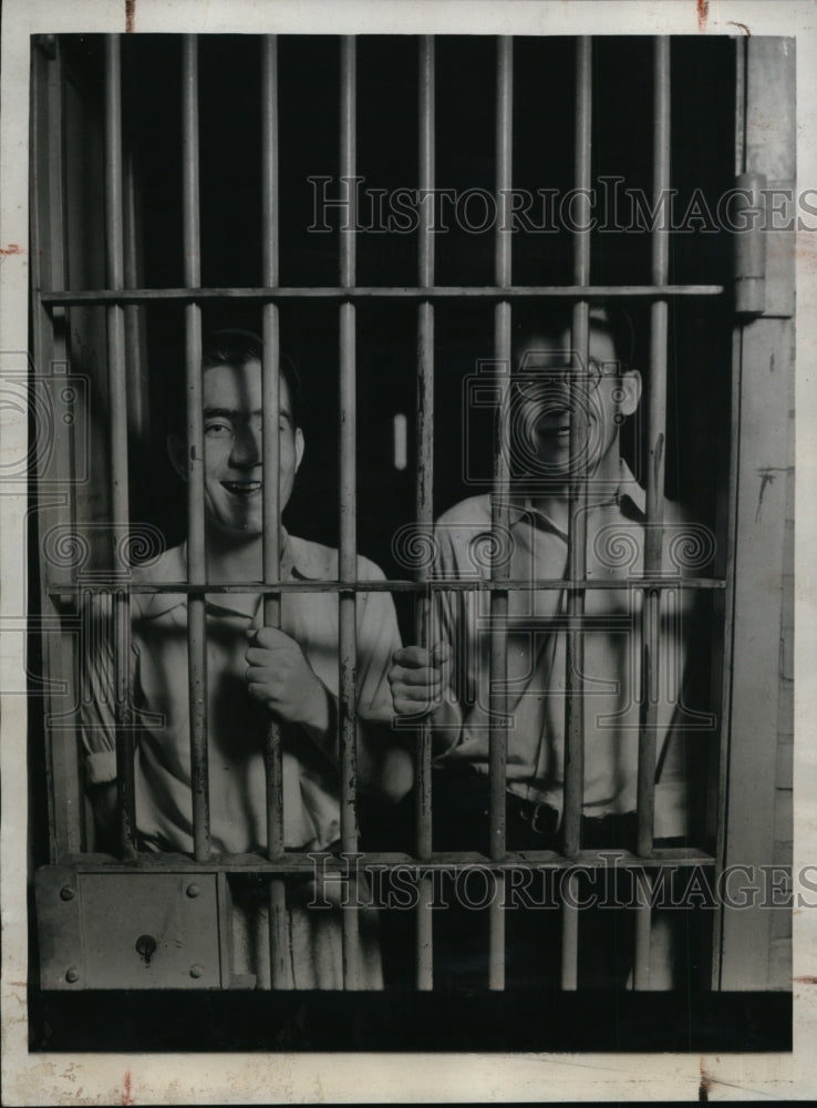 Load image into Gallery viewer, 1934 Press Photo Jack Durban, Wesley Carty, Reporters Jailed Daily in Kentucky

