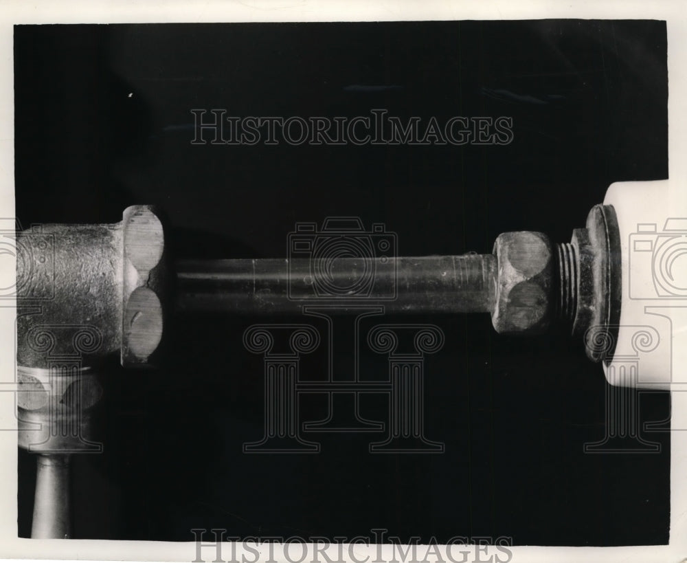 1942 Press Photo Glass Tubing has replaced Lead Pipe - nef50365