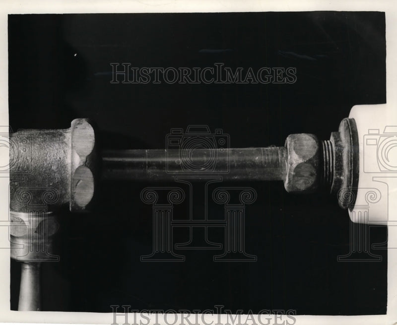 Load image into Gallery viewer, 1942 Press Photo Glass Tubing has replaced Lead Pipe - nef50365
