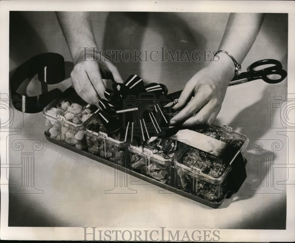 1953 Press Photo Refrigerator Box Set Makes Ideal Christmas Package - nef50375