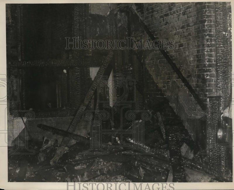 Load image into Gallery viewer, 1931 Press Photo Fire Damage - nef50379
