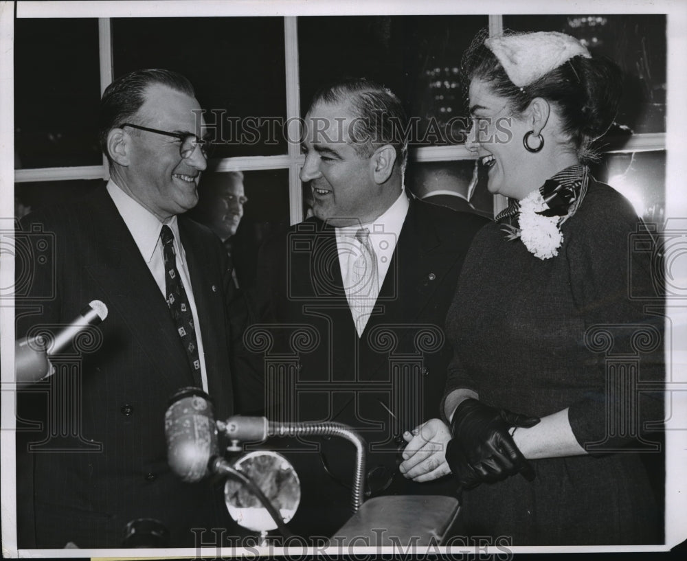 1955 Press Photo Malone, Senator and Mrs. McCarthy on speakers' rostrum