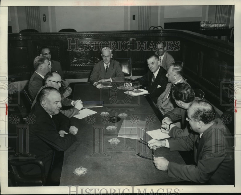 Load image into Gallery viewer, 1954 Press Photo Special Senate Committee on Misconduct charges on Sen.McCarthy
