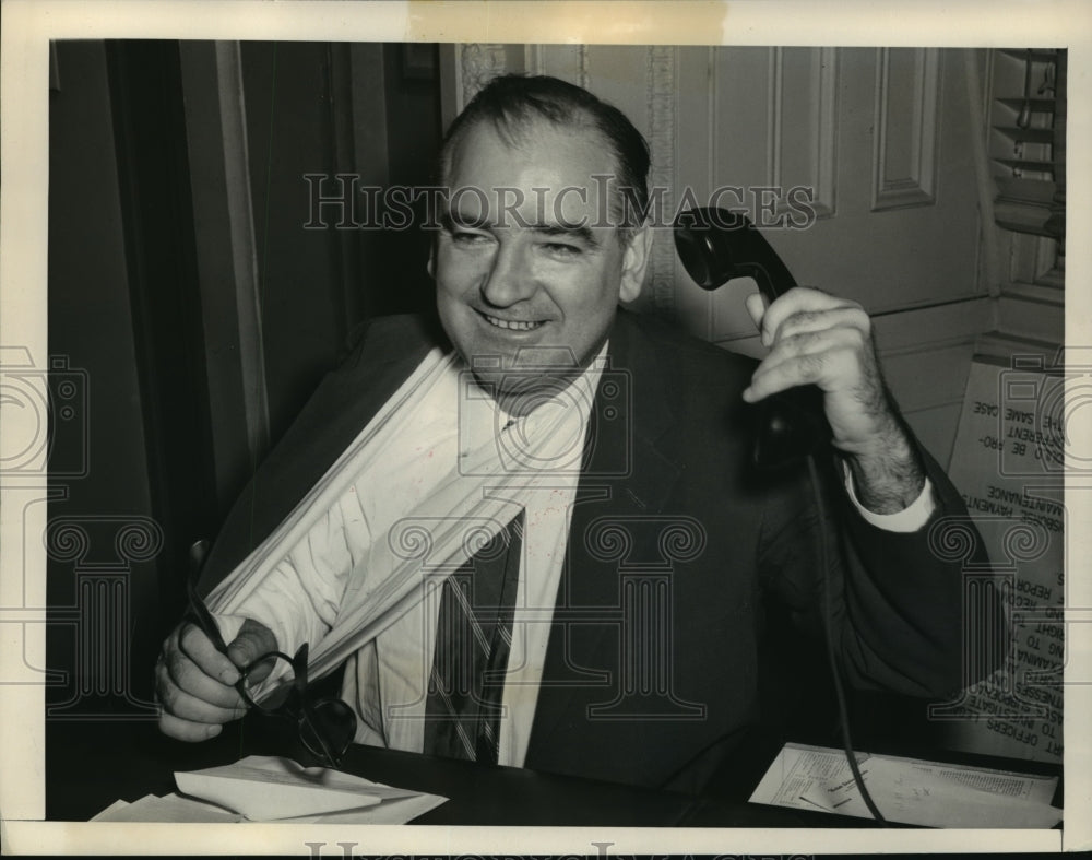 1954 Press Photo Sen.Joseph R McCarthy during interviewed at Capitol newsmen
