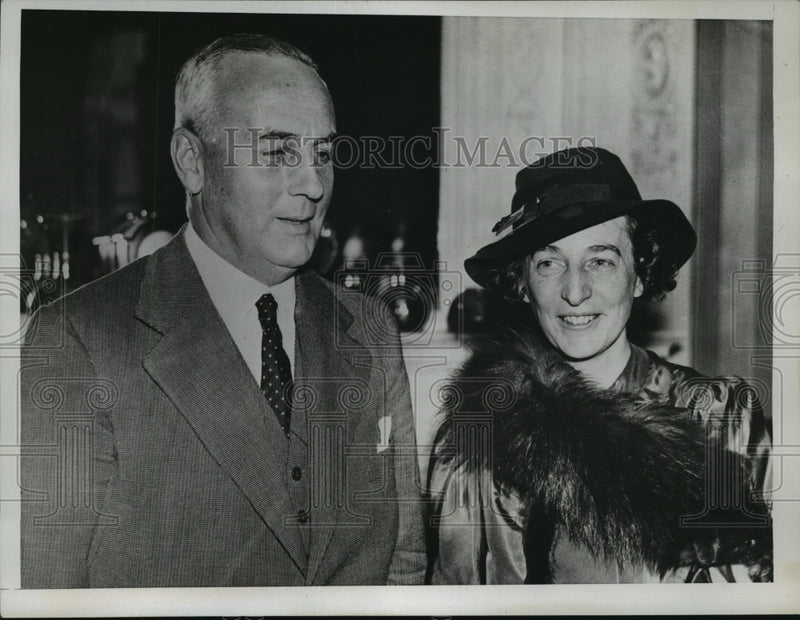 Load image into Gallery viewer, 1934 Press Photo Sir Shenton Thomas &amp; Lady Thomas as They Attend Reception
