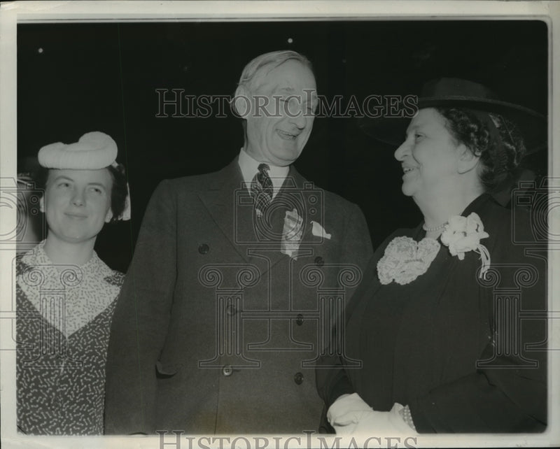 Load image into Gallery viewer, 1940 Press Photo Mr.and Mrs.William Gibbs McAdoo with Mrs. Frances Perkins
