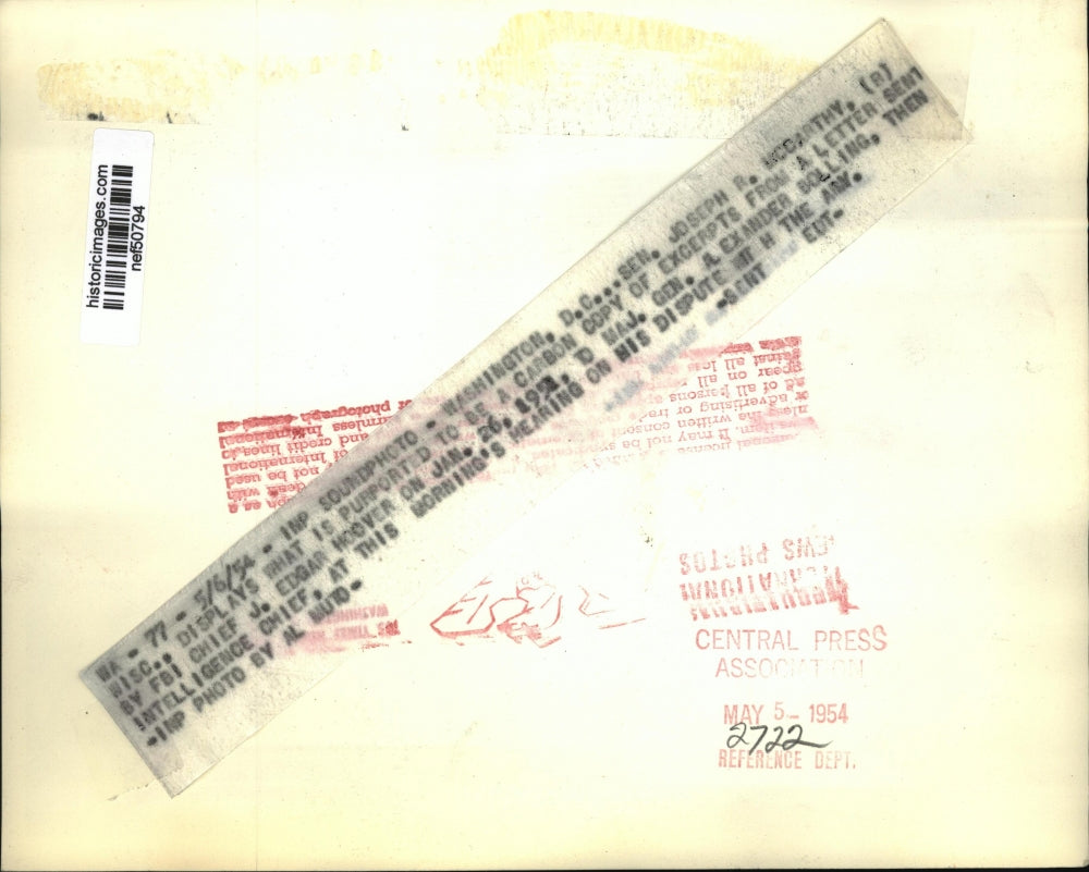 1954 Press Photo Sen McCarthy Displays Carbon Copy of Excerpts From Letter