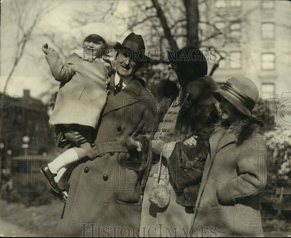 1923 Press Photo William McAdoo with His Family in Washington D.C. - nef50830