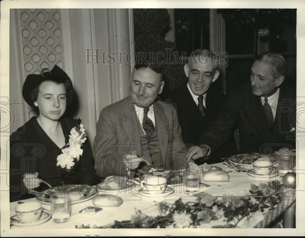1935 Press Photo Senator William McAdoo Guest at Roosevelt Inc Meeting