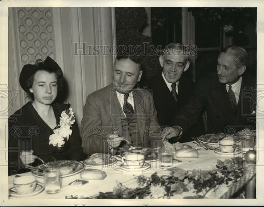 1935 Press Photo Senator William McAdoo Guest at Roosevelt Inc Meeting