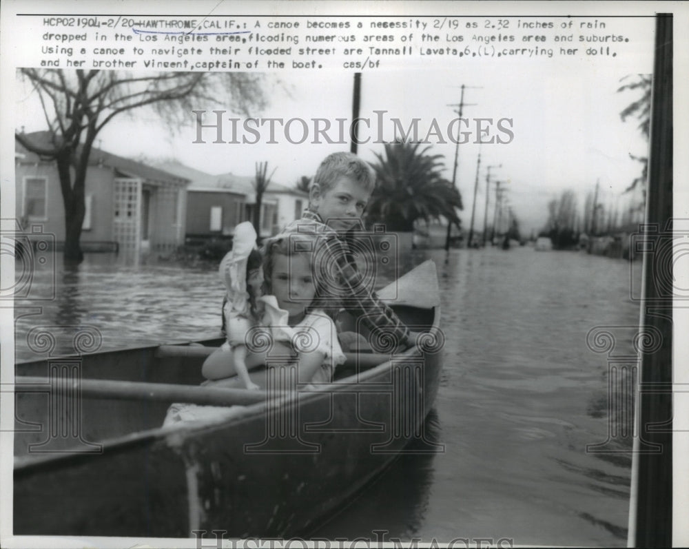 1958 Press Photo Children in Canoe After Flooding in Hawthorne, California