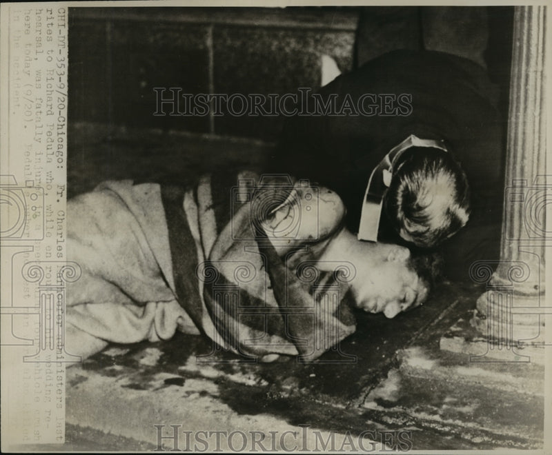 Load image into Gallery viewer, 1947 Press Photo Priest with Richard Pedula, Injured in Car Wreck, Chicago
