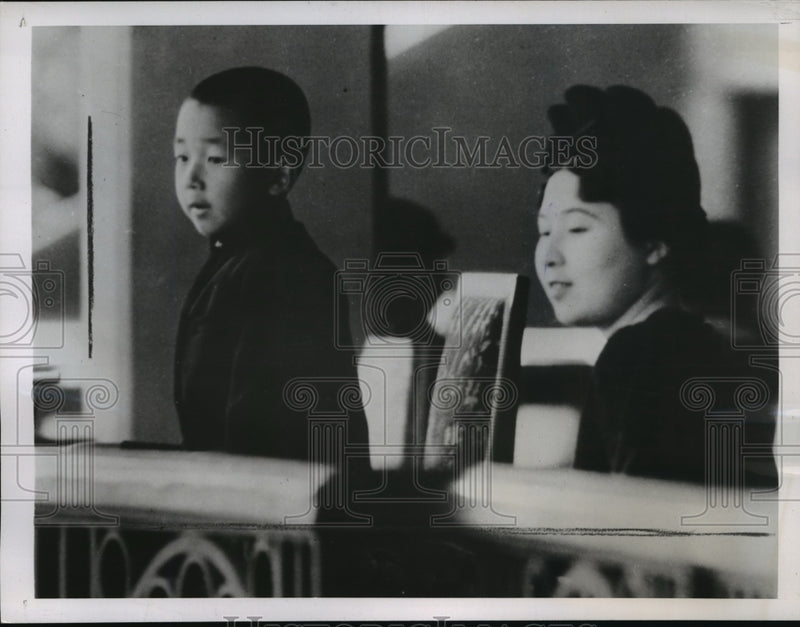 Load image into Gallery viewer, 1945 Press Photo Prince Akihito Tsugunomiya, Princess Kikuko of Japan
