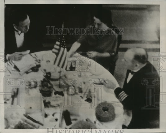 1937 Press Photo Colonel Charles Lindbergh and Wife Visit US w/ James Roberts