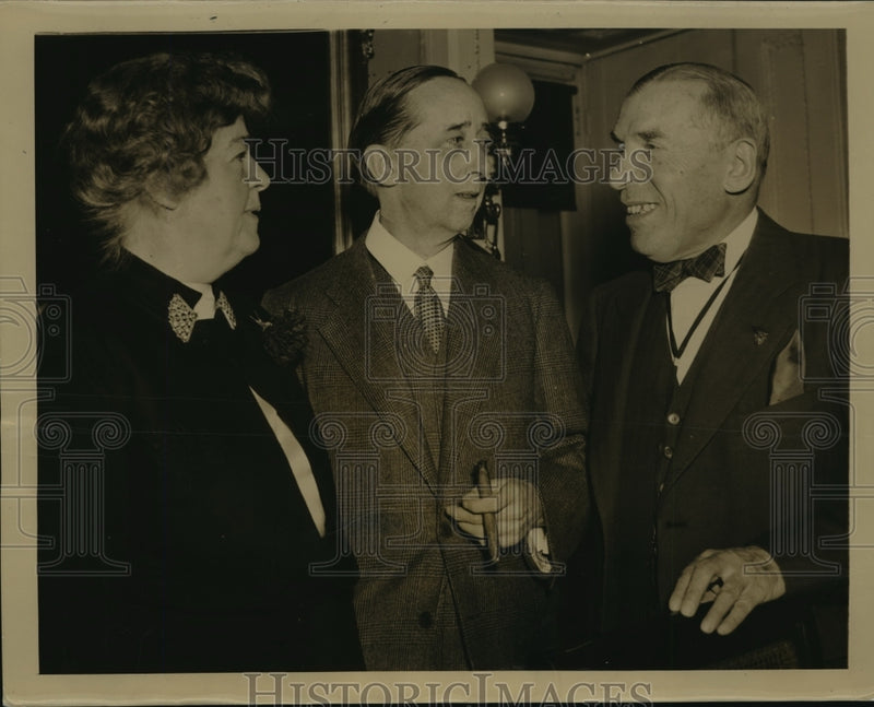 Load image into Gallery viewer, 1939 Press Photo Claude Bowers with Edith Nourse Rogers, Sal Bloom - nef51256
