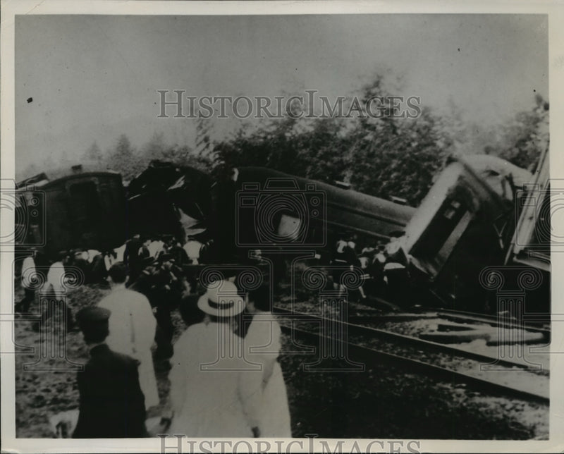 Load image into Gallery viewer, 1938 Press Photo Kumayama, Japan Train Wreck Kills 22 - nef51267
