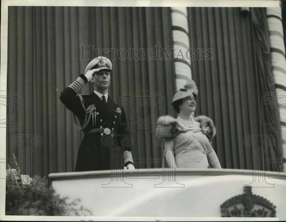 1939 Press Photo King George salutes Toronto at City Hall - nef51279