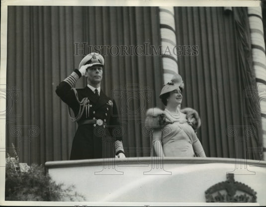 1939 Press Photo King George salutes Toronto at City Hall - nef51279