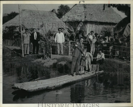 1966 Press Photo Fernando Belaunde shows children how he used a homemade raft