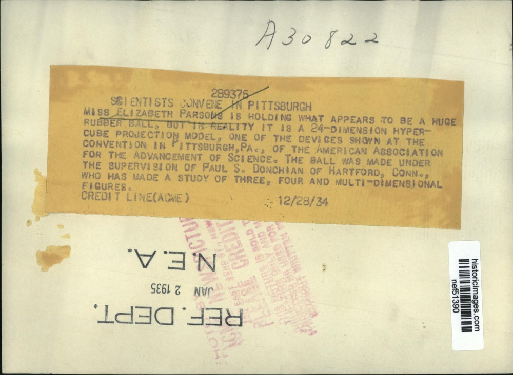 1934 Press Photo Ms.Elizabeth Parsons holds a hyper cube projection Model