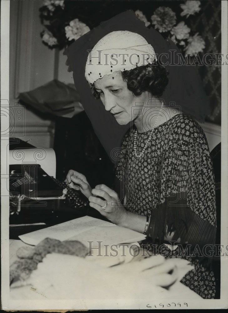 1932 Press Photo Mrs Archibald Roosevelt Writes Speech to Deliver at Wet Meeting- Historic Images