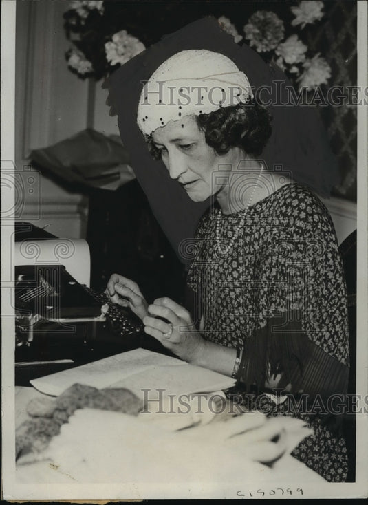 1932 Press Photo Mrs Archibald Roosevelt Writes Speech to Deliver at Wet Meeting- Historic Images